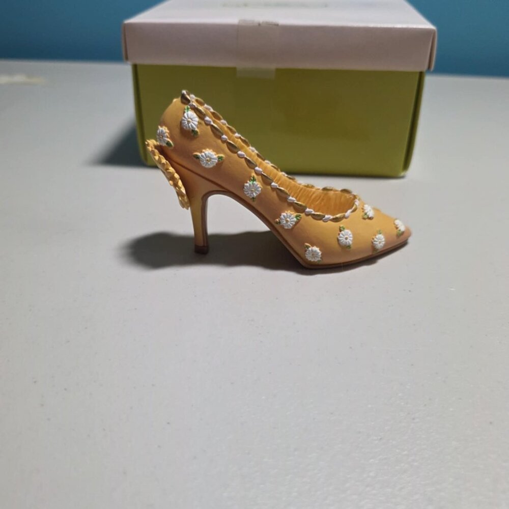 EUC Stepping Out Decorative Tiny Shoe - Daisy Mae Design - Picture 7 of 7